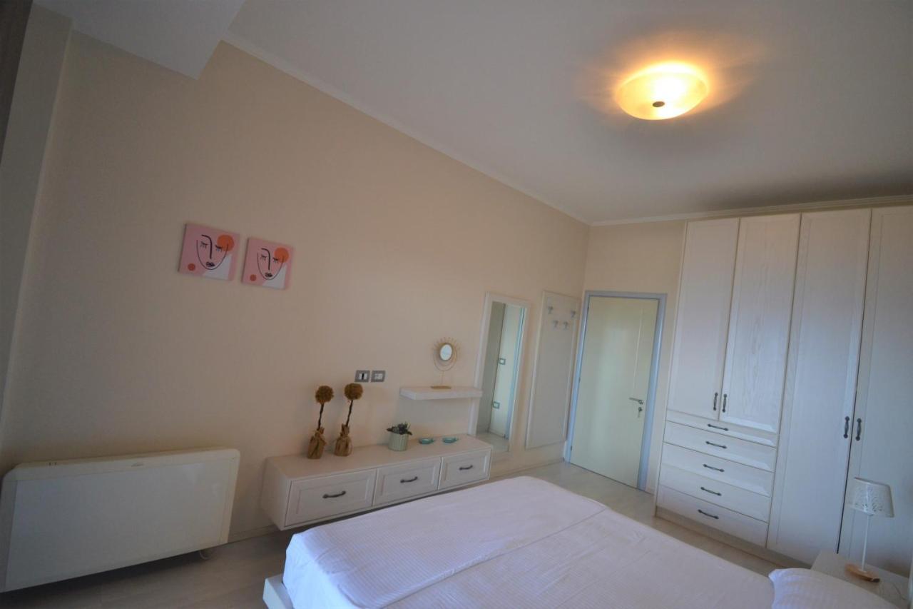 Luxury Penthouse B&E Appartement Sarandë Buitenkant foto