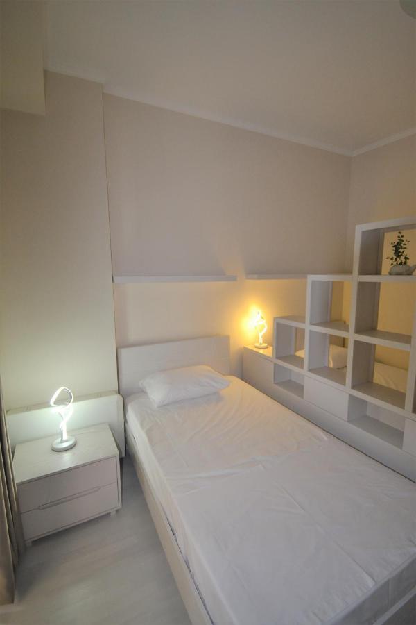 Luxury Penthouse B&E Appartement Sarandë Buitenkant foto