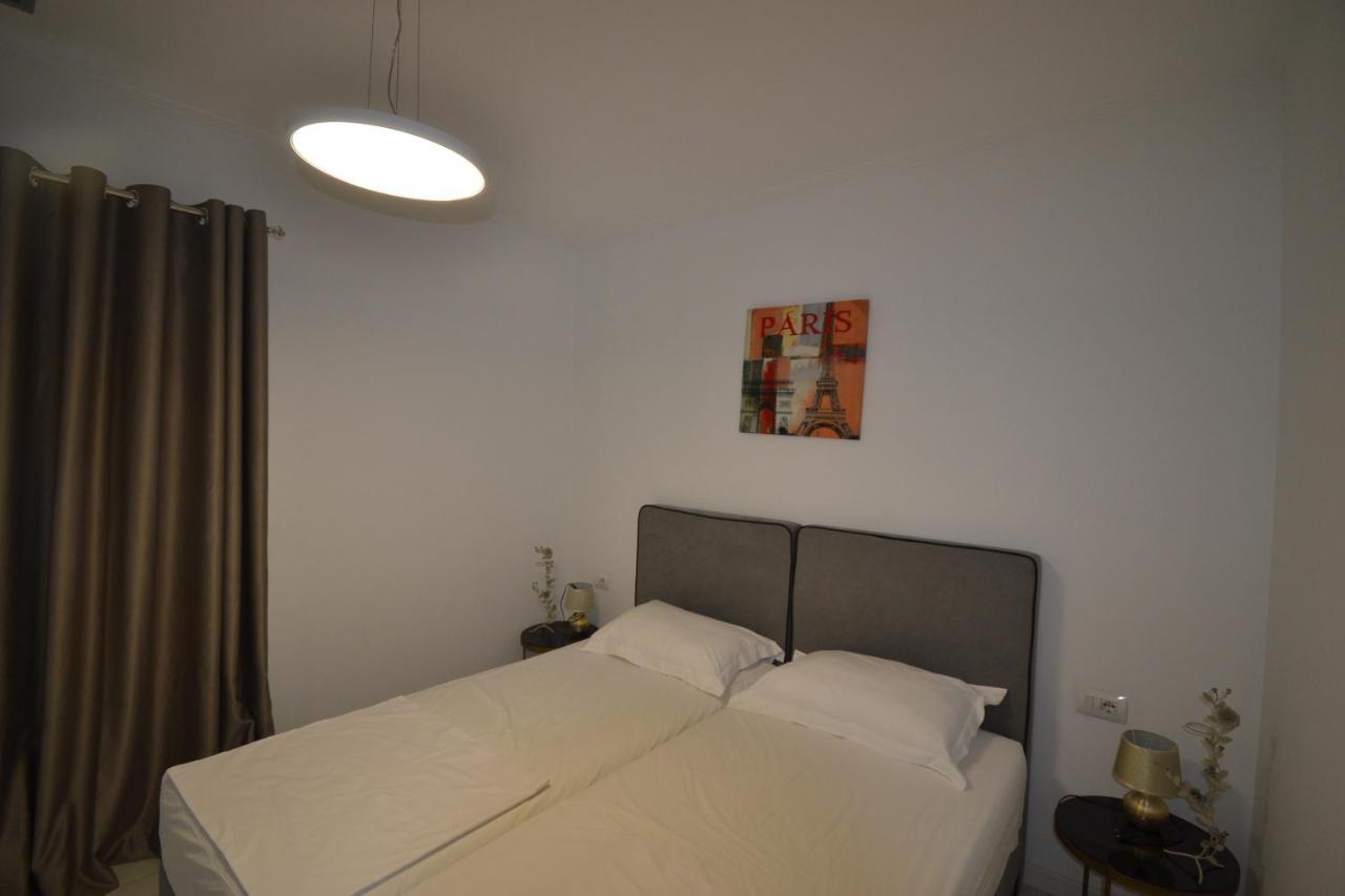 Luxury Penthouse B&E Appartement Sarandë Buitenkant foto