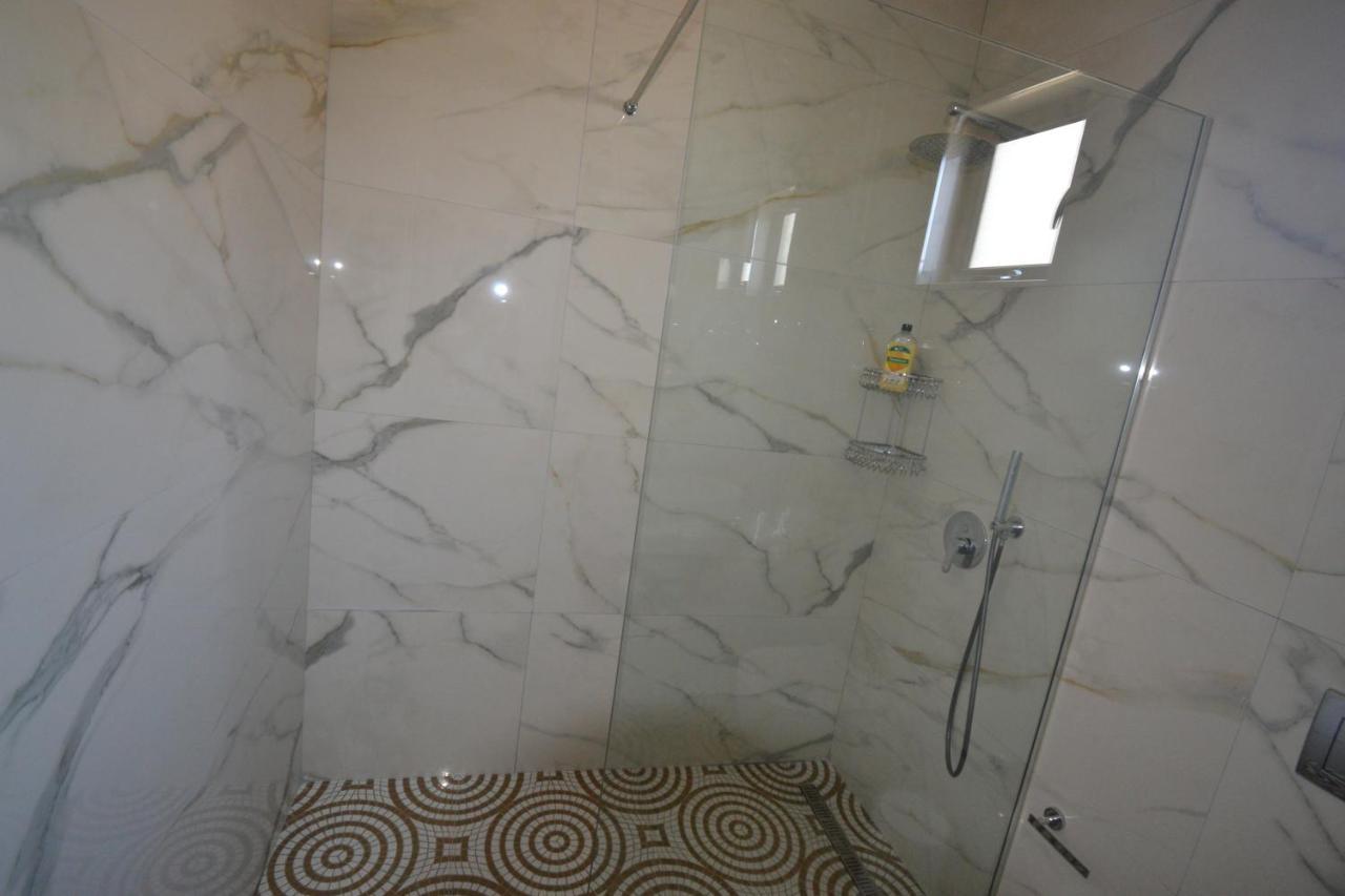 Luxury Penthouse B&E Appartement Sarandë Buitenkant foto