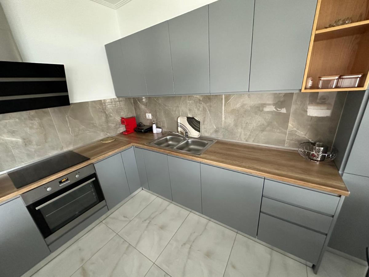 Luxury Penthouse B&E Appartement Sarandë Buitenkant foto