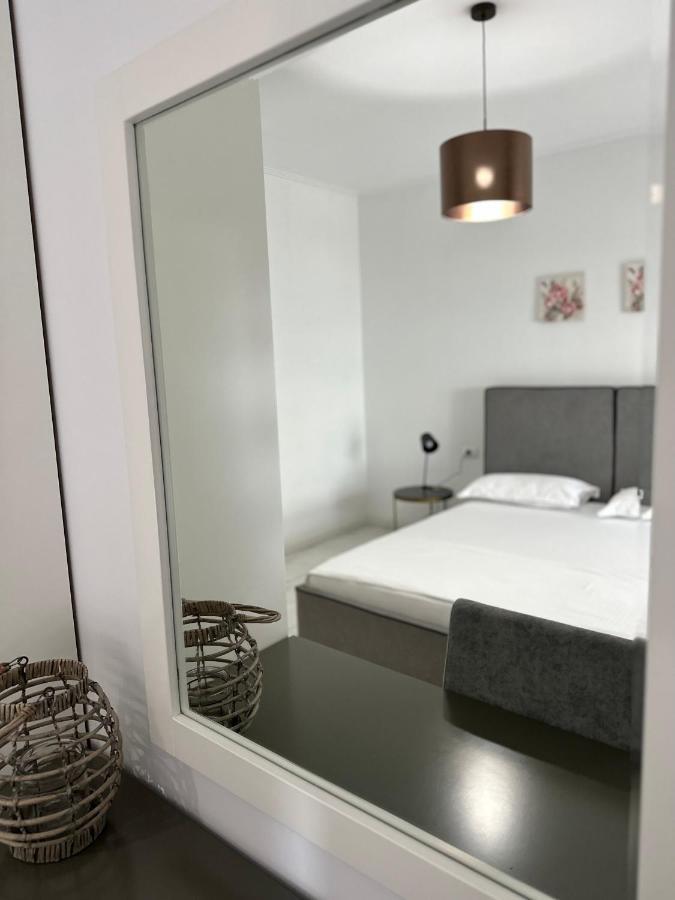Luxury Penthouse B&E Appartement Sarandë Buitenkant foto