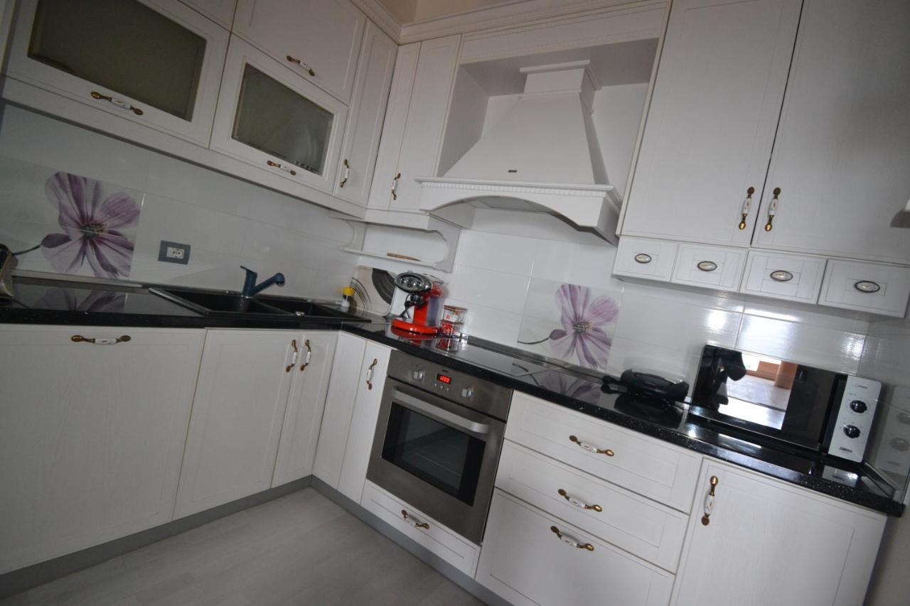 Luxury Penthouse B&E Appartement Sarandë Buitenkant foto