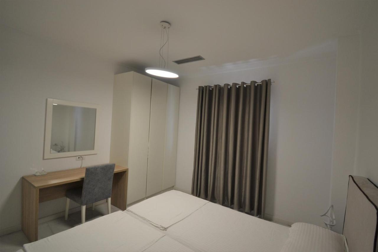 Luxury Penthouse B&E Appartement Sarandë Buitenkant foto